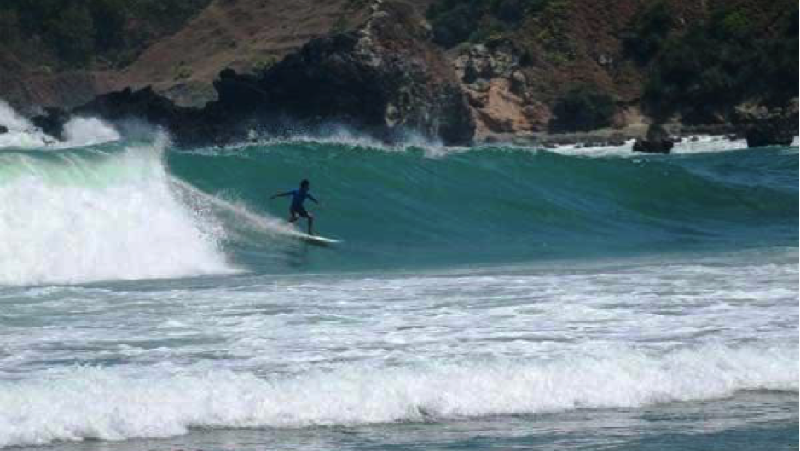Giliran penggila surfing yang akan dimanjakan dengan event sport tourism.