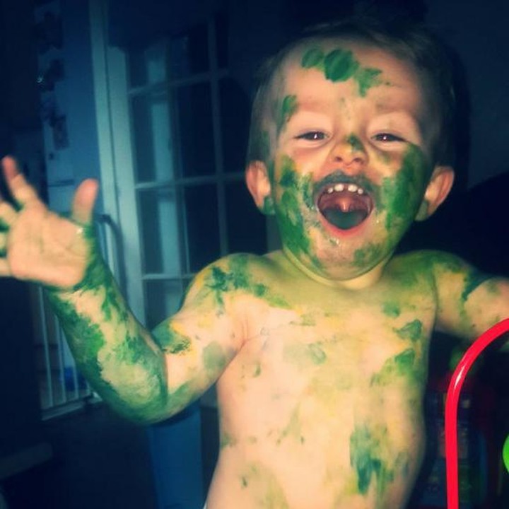<span style="color: #222222; font-family: arial, sans-serif; font-size: 12.8px;"> Ini namanya totalitas. Jadi seperti 'Hulk' banget kan? (Foto: Instagram @shannonleach)</span>