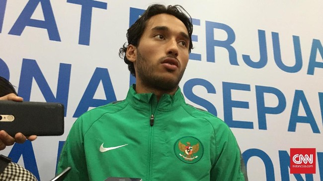 Ezra Walian menjadikan juara bertahan Thailand sebagai tim favorit untuk meraih medali emas SEA Games 2017. Namun, Ezra tak gentar menghadapi Thailand.