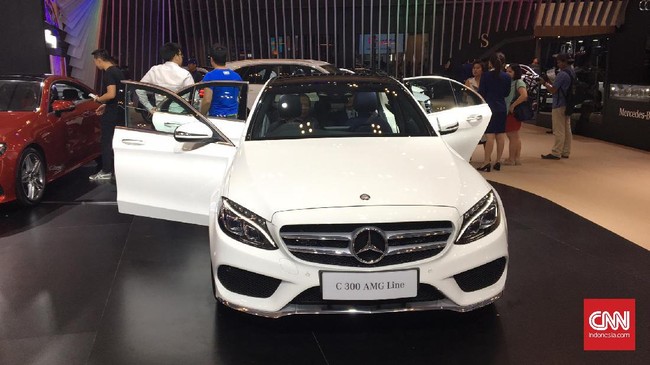 Mercedes-Benz memboyong tiga kendaraan terbarunya yakni New E300 COupe, C300 AMG Line, dan E350 e di ajang pameran otomotif GIIAS 2017.