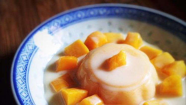 pudding mangga with mint and cream
