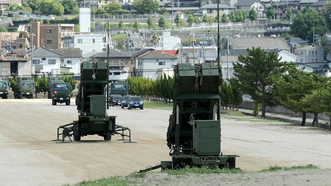Jepang mengerahkan sistem pertahanan rudal pada Sabtu (12/8), setelah Korut mengancam akan menembakkan rudal yang melintasi negaranya sebelum menghantam Guam.