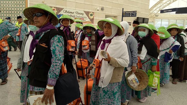 Salah satu travel yang melayani haji furoda di Karawang, Jawa Barat, mengembalikan uang jamaah calon haji yang gagal berangkat.