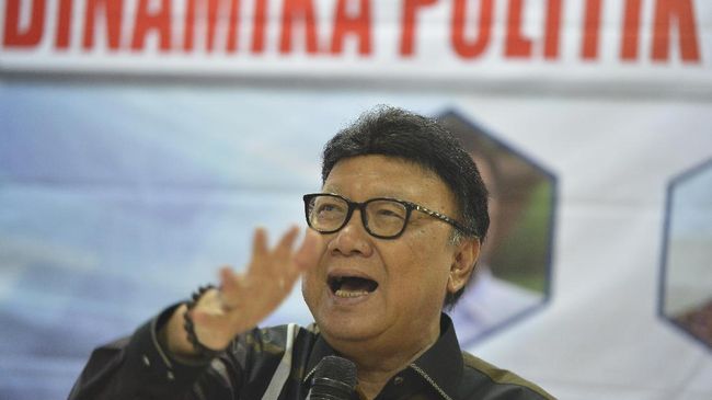 Anak Pejabat Dukcapil Disebut Jual Blangko e-KTP lewat Daring Mendagri mengatakan oknum yang menjual e-KTP di pasar online itu adalah anak pejabat Dinas Kependudukan dan Pencatatan Sipil Provinsi Lampung.