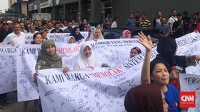 Luluh Lantak Kritik Konsumen Dihajar Korporasi