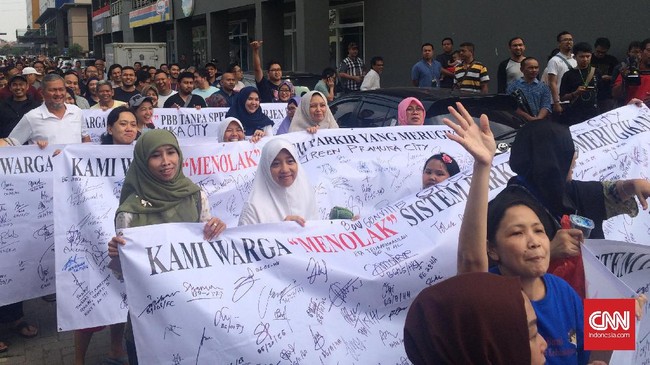 Kritik dari konsumen kerap ditanggapi dengan langkah represi oleh korporasi. Kriminalisasi dilakukan untuk membungkamnya.