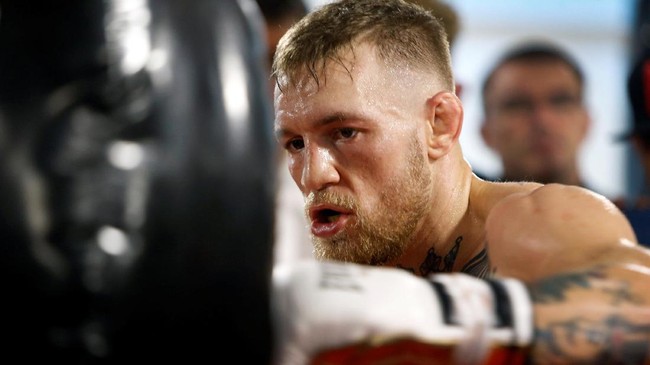 Wladimir Klitschko menyebut Conor McGregor punya karisma seperti bintang film, seperti halnya Bradd Pitt di film Fight Club.