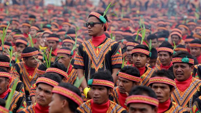 Setelah tiga tahun lalu Kabupaten Gayo Lues memecahkan rekor MURI dengan lebih dari lima ribu penari saman, tahun ini mereka meningkatkan jumlah penarinya.