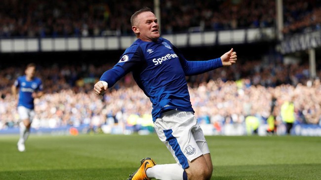 Pemain legendaris dan mantan rekan Wayne Rooney di Manchester United, Ryan Giggs menegaskan, Rooney jangan sungkan selebrasi jika bobol MU di Old Trafford.