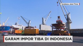 Garam Impor dari Australia Tiba di Surabaya
