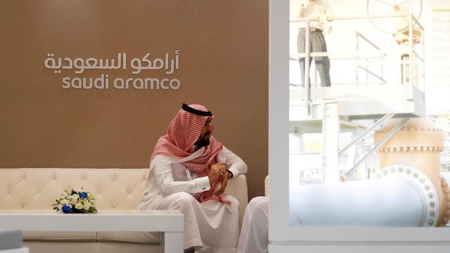 Saudi Aramco tidak akan menunda rencana IPO walaupun sekarang mereka sedang berupaya memulihkan produksi yang akhir pekan lalu diserang.