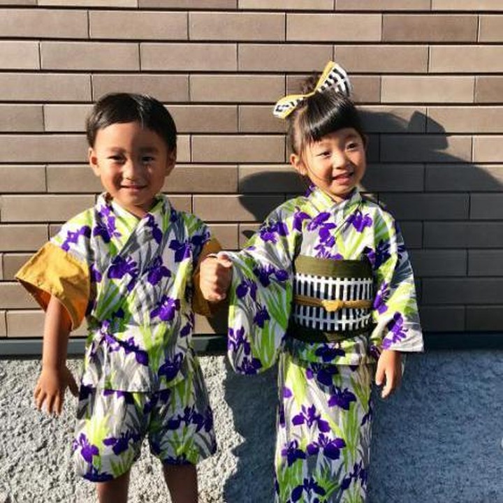 <span style="color: #222222; font-family: arial, sans-serif; font-size: 12.8px;">Gemas banget ya si kembar asal Jepang ini pakai baju tradisional. Meskipun cewek dan cowok, tapi tetap kompak! (Sumber: Instagram/ @muranaka23)</span>