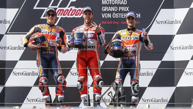 Marc Marquez tetap terlihat gembira meskipun ia gagal jadi juara GP Austria setelah melewati pertarungan sengit lawan Andrea Dovizioso.