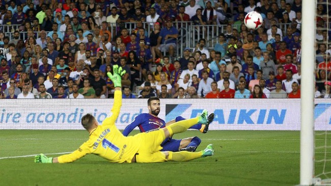 Gelandang Barcelona, Sergio Busquets, menolak anggapan bahwa kekalahan Blaugrana dari Real Madrid lantaran Gerard Pique bermain buruk.