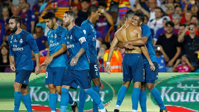 Real Madrid mengantongi kemenangan penting di leg pertama Piala Super Spanyol saat melawat ke markas Barcelona, Camp Nou, Minggu (13/8).
