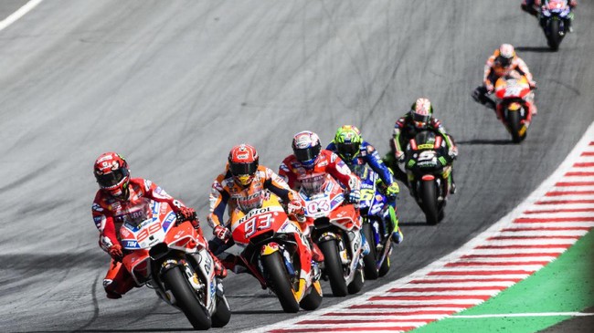 Jorge Lorenzo mengakui bahwa Andrea Dovizioso lebih berpengalaman bersama Ducati sehingga bisa meraih kemenangan di GP Austria, Minggu (13/8).