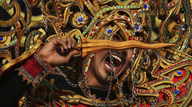 Warna-warni Budaya Indonesia di Jember Fashion Carnaval