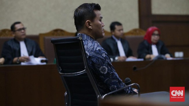 Dalam dakwaan Andi Narogong, nama-nama anggota DPR disebut turut menerima uang korupsi e-KTP. Total Rp261 miliar mengucur ke anggota Komisi II DPR.