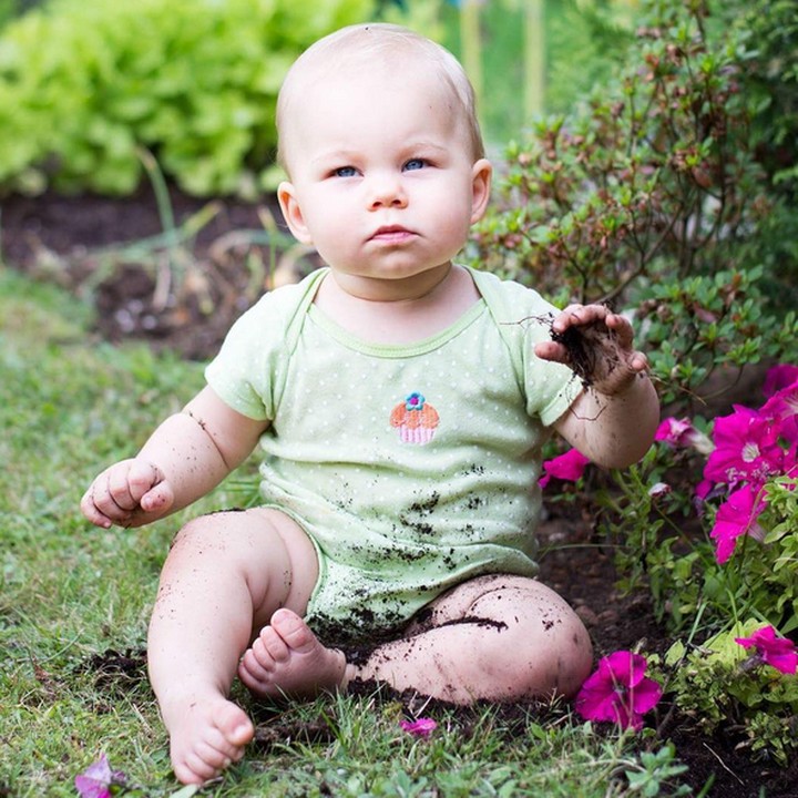 <p>Gemas banget! Ayo lanjutkan berkebun ya. (Foto: Instagram @leniandpapa)</p>