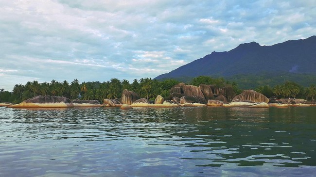 Program pembangunan infrastuktur hanya akan digencarkan pemerintah untuk pulau-pulau berpenghuni demi memperkuat daerah perbatasan.