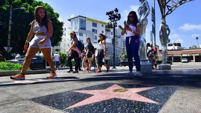 'Pengusiran' seperti yang dilakukan pada Donald Trump adalah yang pertama kalinya dalam sejarah bintang Hollywood di Walk of Fame.