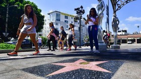 Riwayat Bintang Hollywood sampai 'Pengusiran' Donald Trump