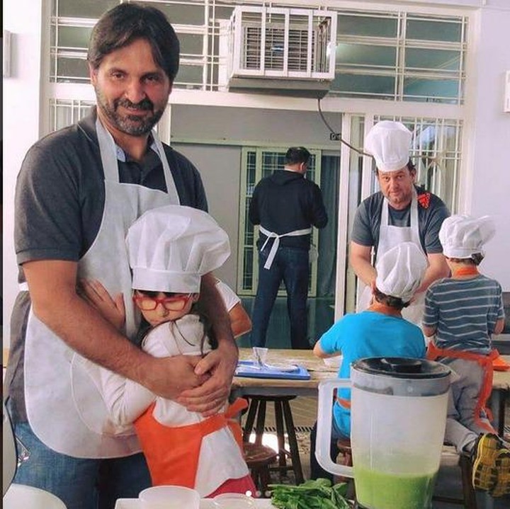 Jangan hanya anak, si ayah juga perlu kita 'tarik' buat masak. He he. (Instagram: @start.arte)<br /><br />