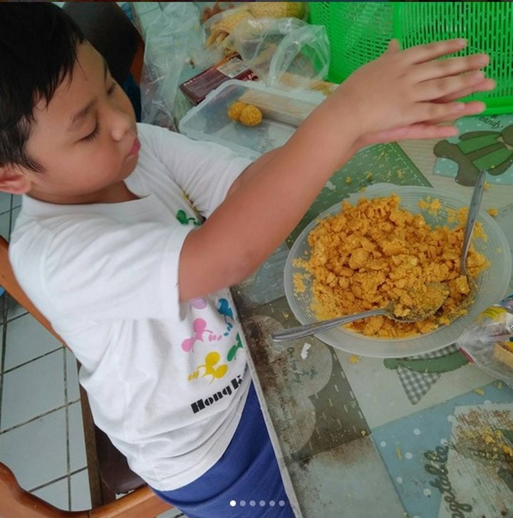 Foto Keseruan Anak  anak  Saat Masak  di Dapur