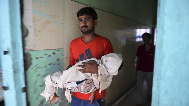 FOTO: Krisis Oksigen 'Cekik' Puluhan Bayi di India