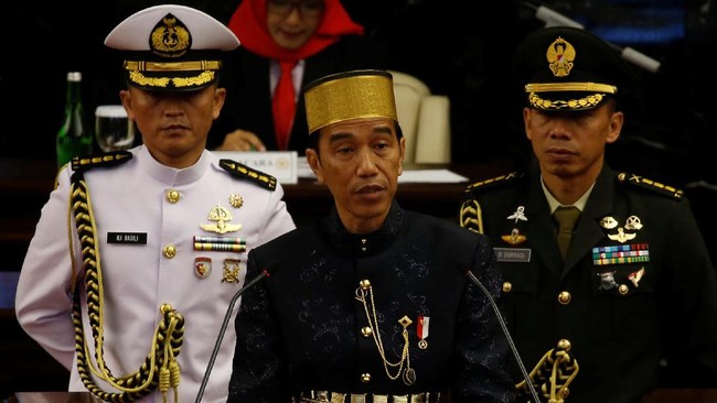 Jokowi menegaskan, Indonesia sekarang masih membutuhkan KPK untuk memberantas dan memerangi korupsi. Karena itu keputusan mendukung KPK tak pernah berubah.