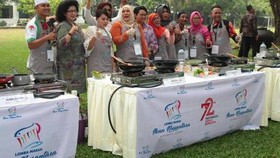 Jokowi Cicipi Masakan Koki Juara Masak Ikan
