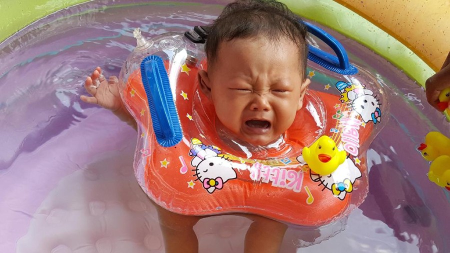 Ingat ya Bunda, Pelampung Leher Tidak 100 Persen Aman untuk Bayi