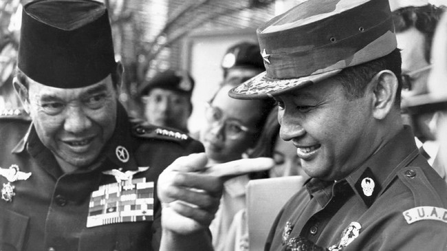 Hari ini genap 56 tahun Soeharto menerima Surat Perintah Sebelas Maret (Supersemar). Riwayatnya diliputi dugaan pemalsuan sejarah.