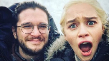 img-title Emilia Clarke Bocorkan Sekuel 'Game of Thrones' tentang Jon Snow