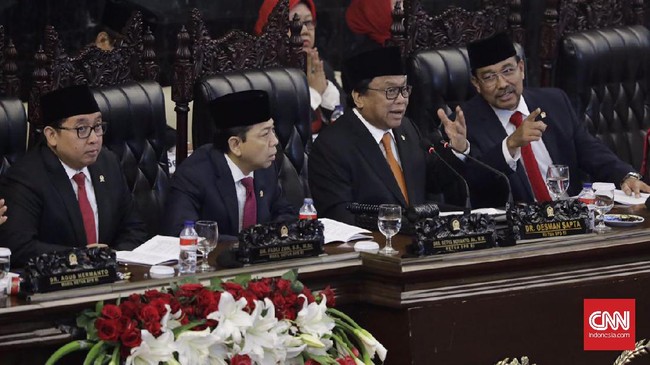 Tiga kelakar dilontarkan Oesman Sapta Odang dalam pidatonya. Dari mulai Qiway hingga menyapa dirinya yang juga Ketua Umum Hanura.