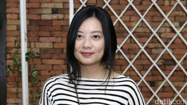 Mantan artis cilik Leony punya cerita nih, Bun, soal bayi yang menangis kencang saat di bioskop.