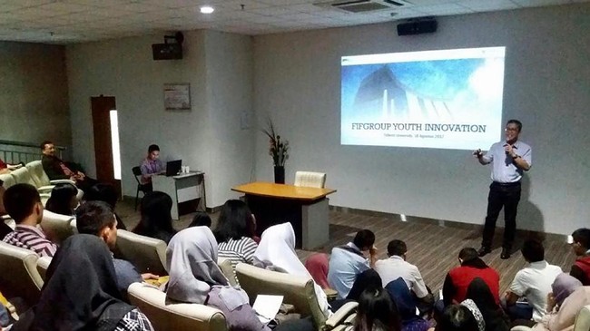 Mahasiswa di Universitas Telkom Bandung antusias menyambut lomba Youth Innovation FIFGROUP. 