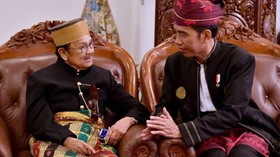 Jokowi Jenguk BJ Habibie: Beliau Kecapaian, Tapi Sudah Baik