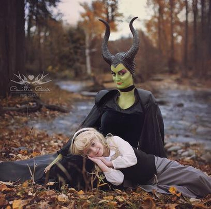 <span style="color: #222222; font-family: arial, sans-serif; font-size: 12.8px;">Aurora sama Maleficent akrab banget. (Foto: Instagram/ @disneyinspiredphoto)</span>