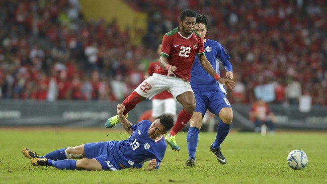 Yabes Roni dan pemain-pemain Timnas Indonesia lainnya mengekspresikan kegembiraan setelah membungkam Malaysia 4-1 di Piala AFF.