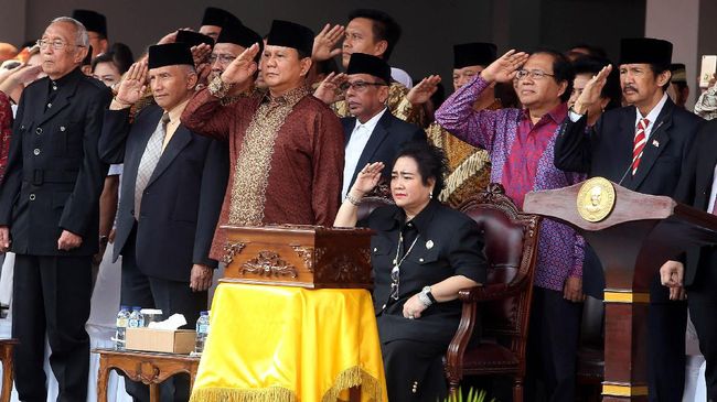 Rachmawati: Ada Gerakan Sistematis Hadapkan Agama dan Budaya Rachmawati mengingatkan masyarakat untuk mewaspadai upaya sistematis menghadap-hadapkan agama dan budaya. Hal itu, kata dia, juga terjadi di ranah politik.