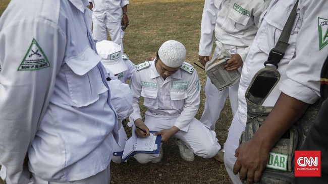 Polisi pembunuh anggota Laskar FPI didakwa melakukan penembakan yang mematikan dalam jarak dekat, hanya beberapa sentimeter.