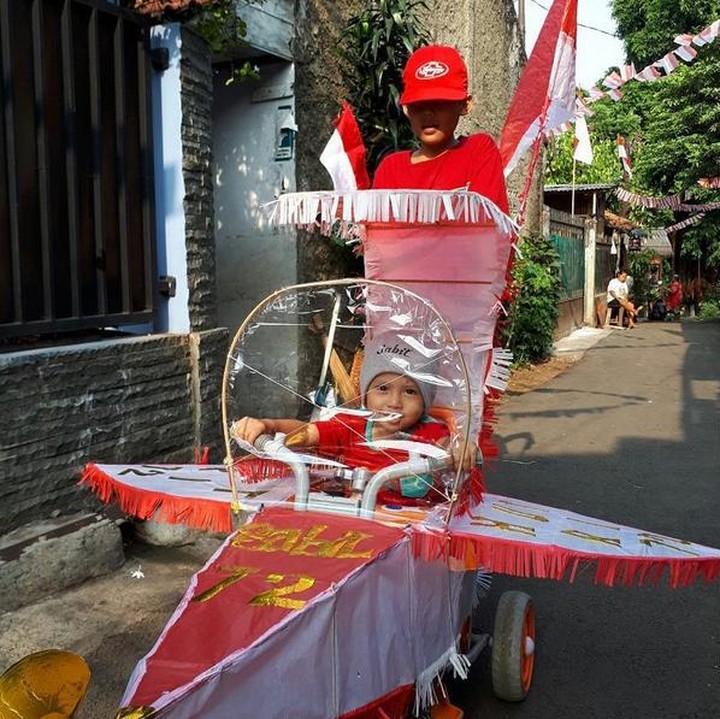 Kreativitas tanpa batas ya, sepeda disulap menjadi pesawat. (Foto: Instagram @ilhambayni)