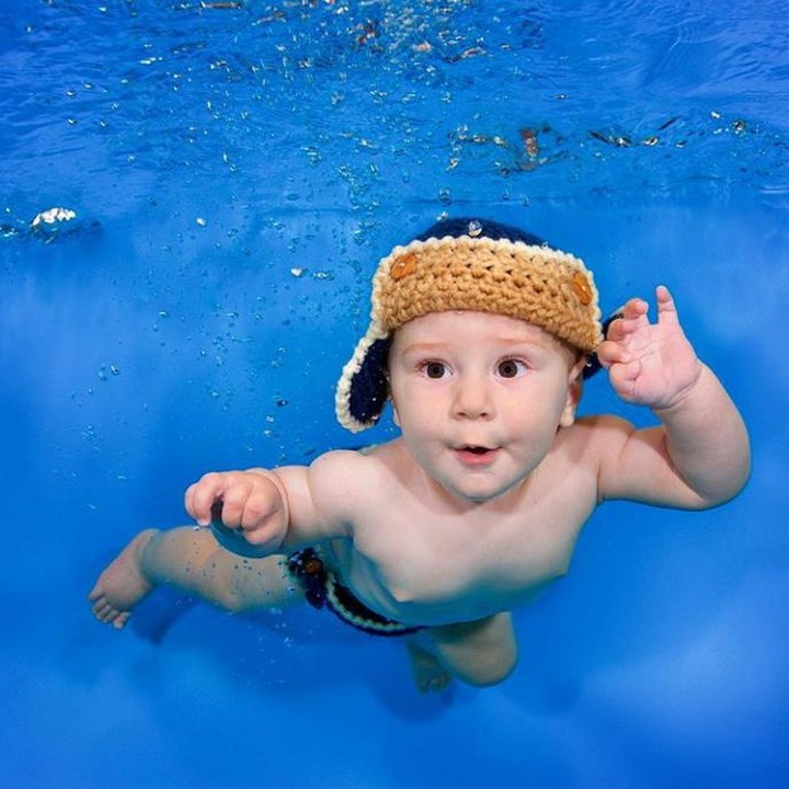 <div style="color: #222222; font-family: arial, sans-serif; font-size: 12.8px;">Berenang pakai topi, udah pernah coba belum? (Instagram: @arjenmulderfotografie)</div><div> </div>