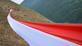Bendera Terbalik, Protes Unik Warga Solo Ini Viral di Medsos