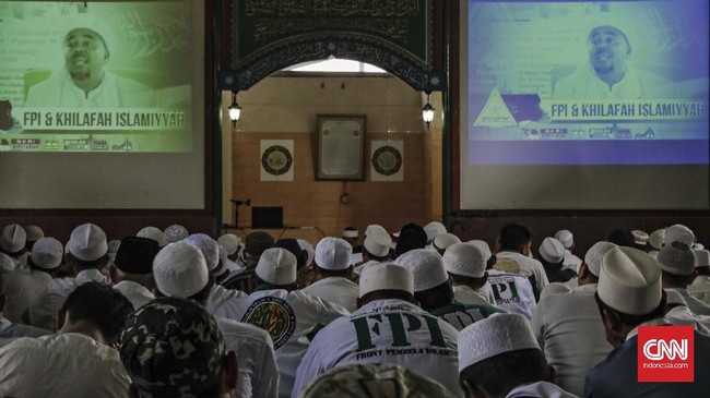 Rizieq Shihab menyerukan konsep khilafah kepada seluruh anggota FPI. Dari Mekah, dia mengatakan agar tak takut menyebarkan konsep tersebut melalui medsos.