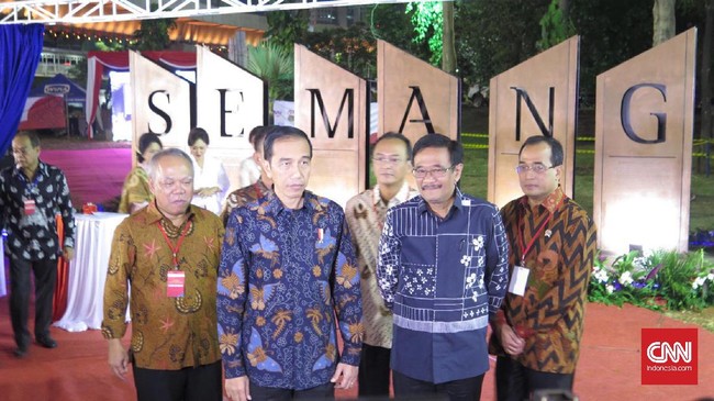 Simpang susun Semanggi diresmikan Presiden Jokowi. Tak lupa ia memuji Ahok dan Djarot terkait mega proyek yang bakal jadi ikon baru Jakarta itu.