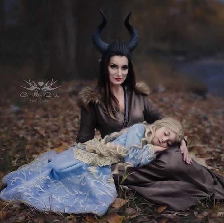 <span style="color: #222222; font-family: arial, sans-serif; font-size: 12.8px;">Masih edisi Maleficent. Cuma bedanya, saat ini si Maleficent berambut panjang dan si Aurora pakai gaun. (Foto: Instagram/ @disneyinspiredphoto)</span>
