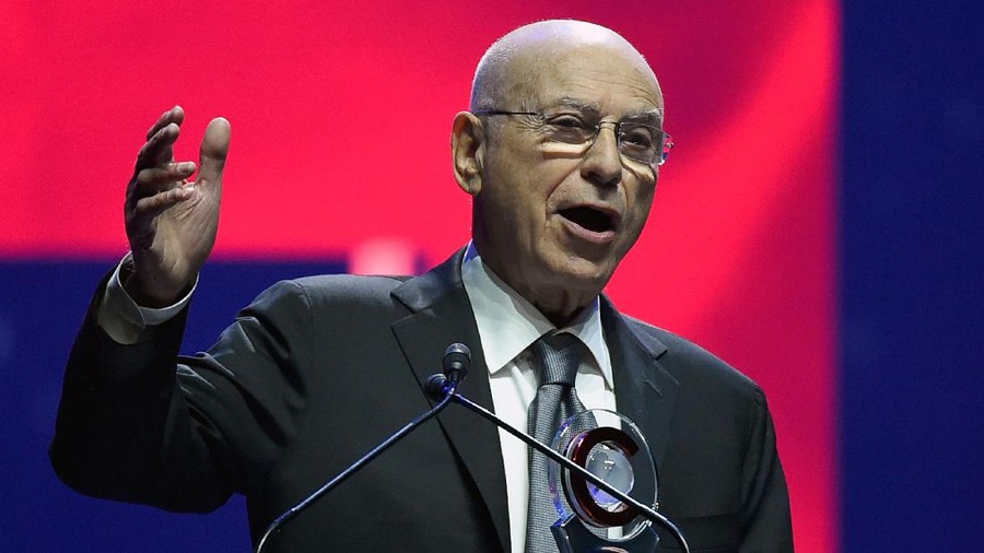 LAS VEGAS, NV - APRIL 23:  Actor Alan Arkin accepts the Lifetime Achievement Award during The CinemaCon Big Screen Achievement Awards Brought to you by The Coca-Cola Company at The Colosseum at Caesars Palace during CinemaCon, the official convention of the National Association of Theatre Owners, on April 23, 2015 in Las Vegas, Nevada.  (Photo by Ethan Miller/Getty Images for CinemaCon)