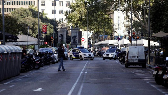 Polisi menangkap dua orang terduga teroris di dua kota Alcanar dan Ripoll, tapi keduanya bukanlah sopir van yang menabrak kerumunan orang di Las Ramblas.